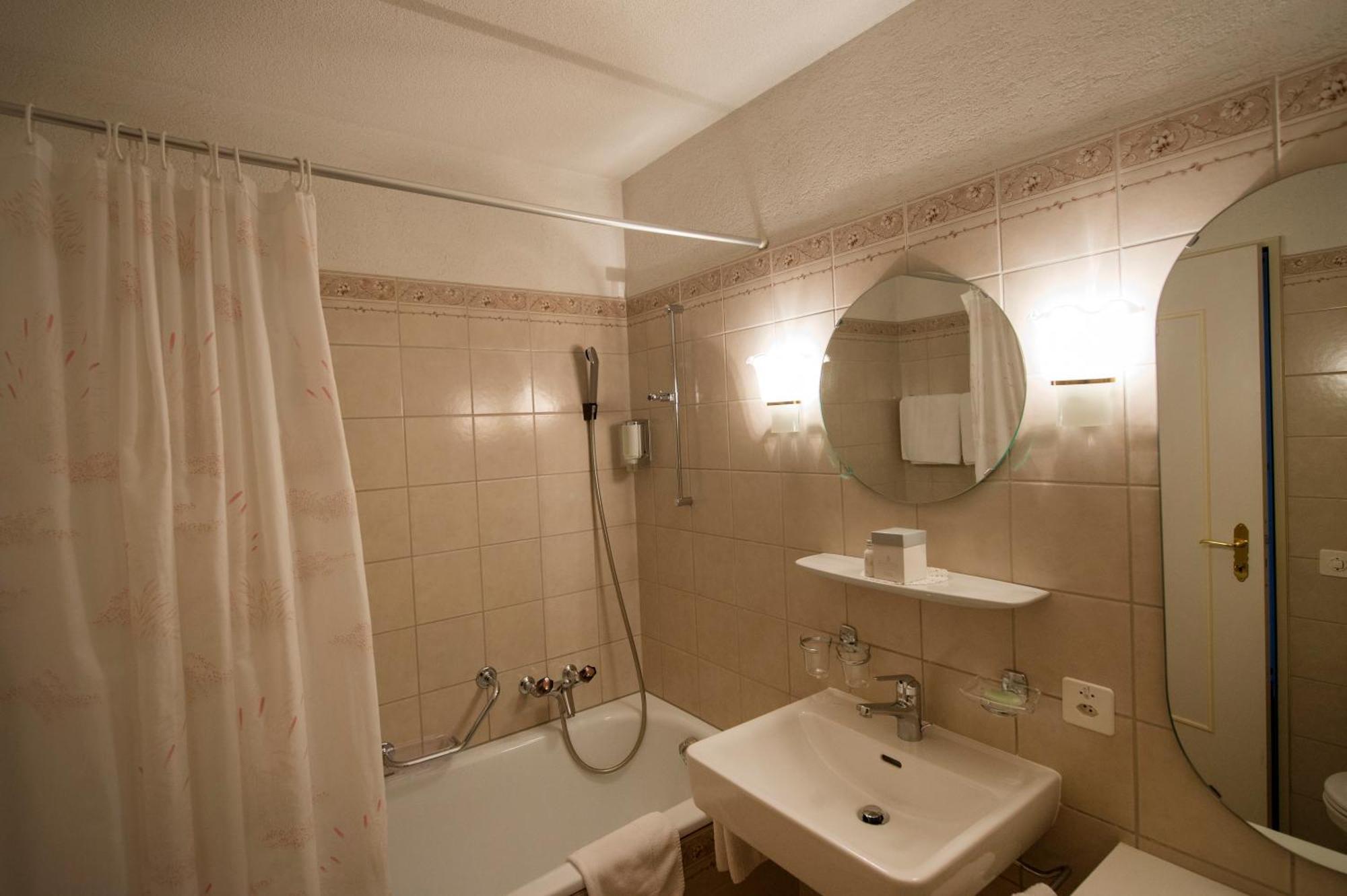 Kriegstetten Romantik Hotel & Restaurant Sternen חדר תמונה